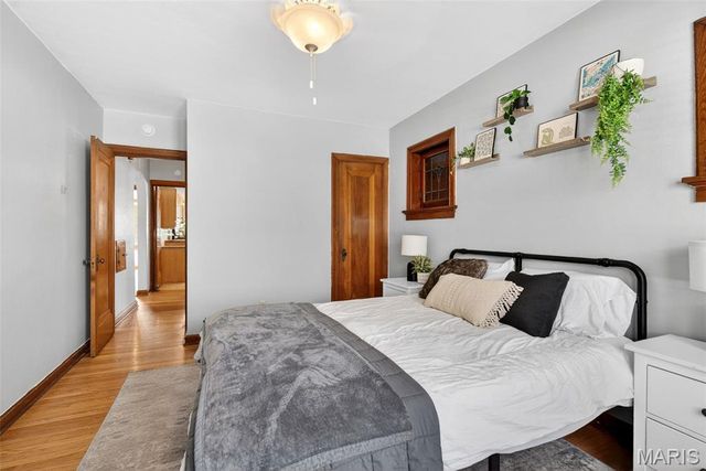 5722 Murdoch Avenue, St Louis, MO 63109