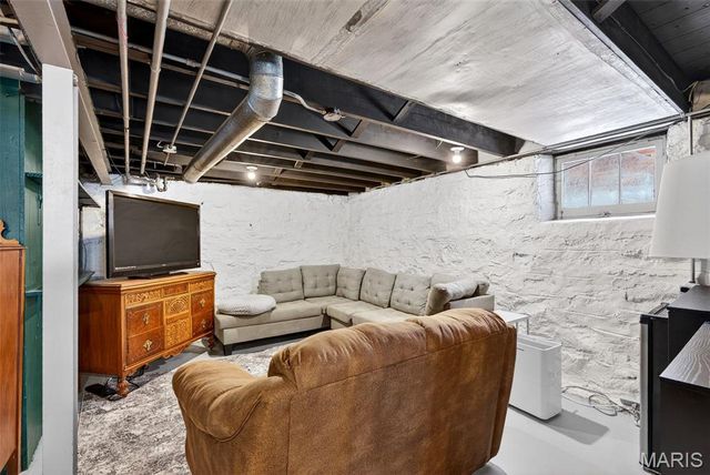 5722 Murdoch Avenue, St Louis, MO 63109