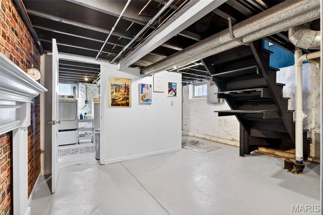 5722 Murdoch Avenue, St Louis, MO 63109