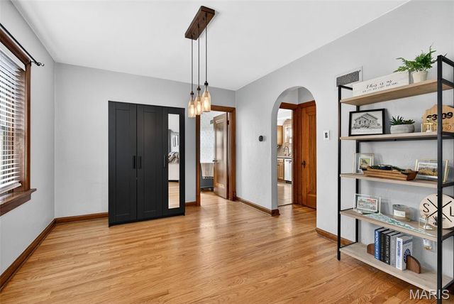 5722 Murdoch Avenue, St Louis, MO 63109