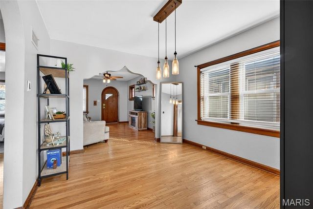 5722 Murdoch Avenue, St Louis, MO 63109