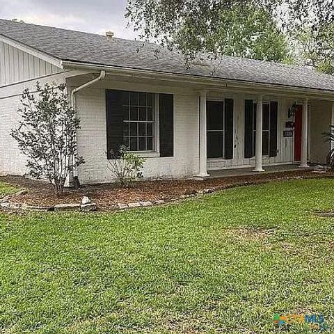 2406 Bon Aire Avenue, Victoria, TX 77901