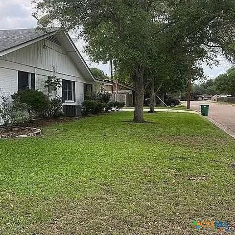 2406 Bon Aire Avenue, Victoria, TX 77901