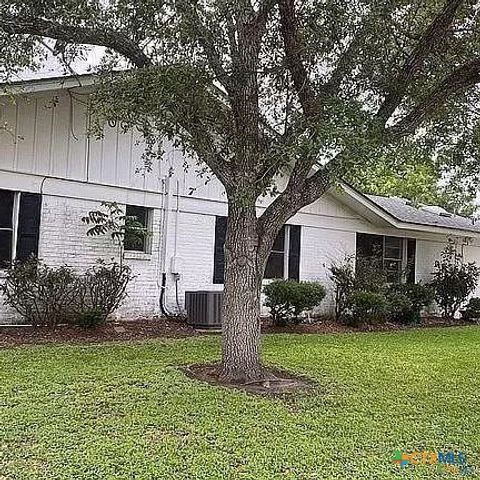 2406 Bon Aire Avenue, Victoria, TX 77901