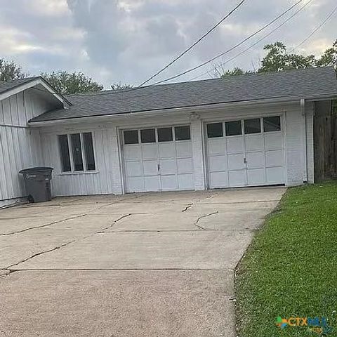 2406 Bon Aire Avenue, Victoria, TX 77901