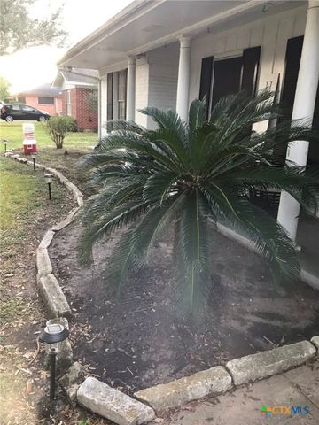 2406 Bon Aire Avenue, Victoria, TX 77901