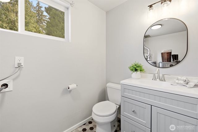 15814 Larch Way, Lynnwood, WA 98087