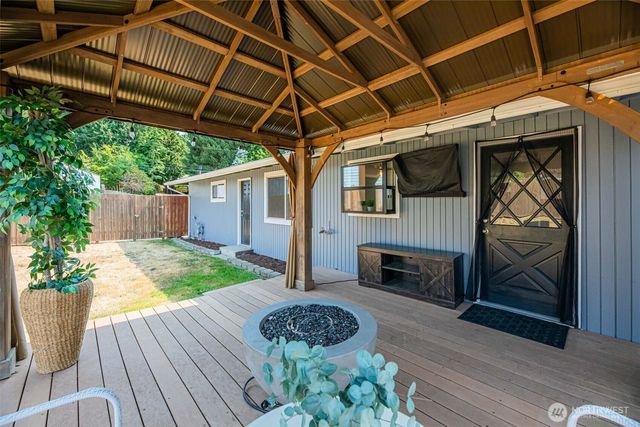 15814 Larch Way, Lynnwood, WA 98087