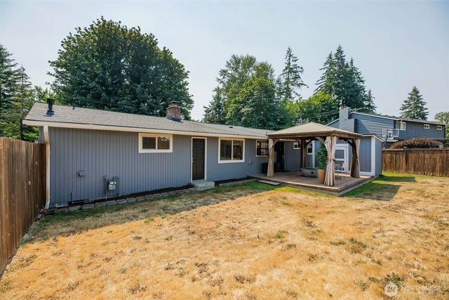 15814 Larch Way, Lynnwood, WA 98087
