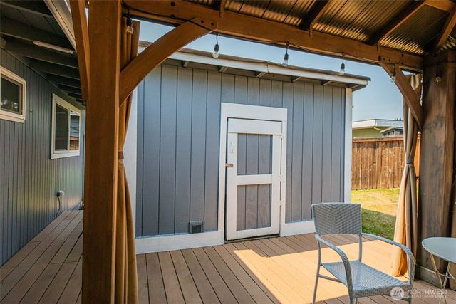 15814 Larch Way, Lynnwood, WA 98087