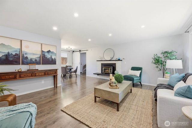 15814 Larch Way, Lynnwood, WA 98087