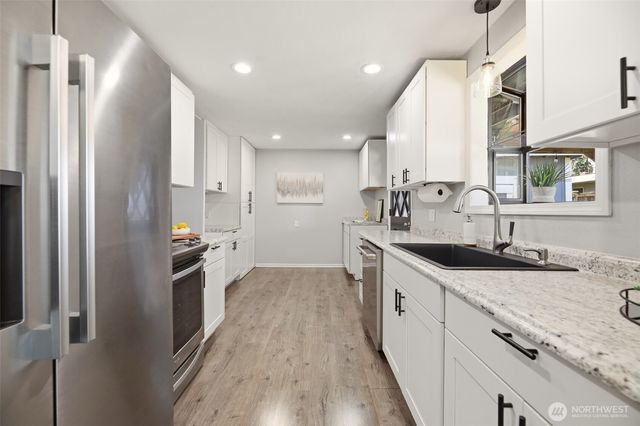 15814 Larch Way, Lynnwood, WA 98087