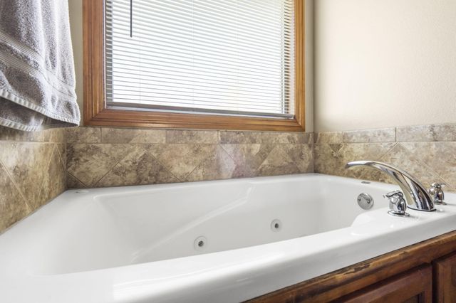 5817 W Alexa Lane, Springfield, MO 65802