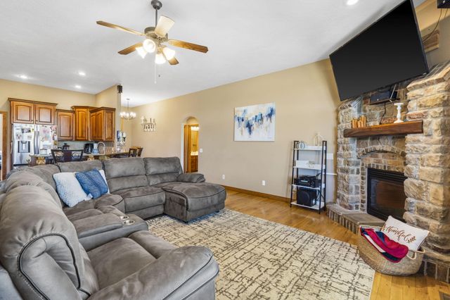 5817 W Alexa Lane, Springfield, MO 65802