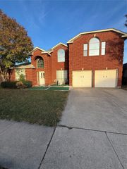 7415 Amsterdam Lane, Arlington, TX 76002