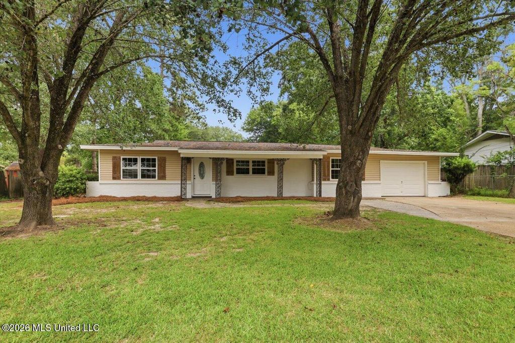 3218 Eastland Drive, Pearl, MS 39208