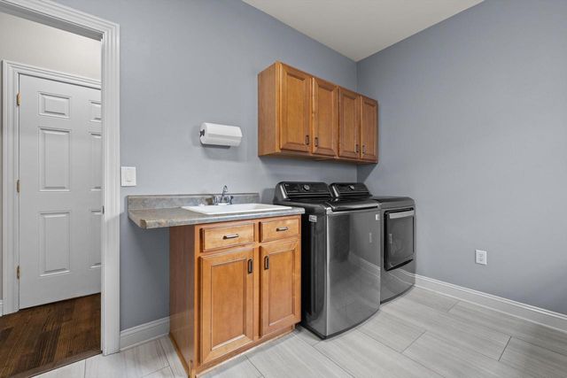 W243N2710 Creekside COURT, Pewaukee, WI 53072