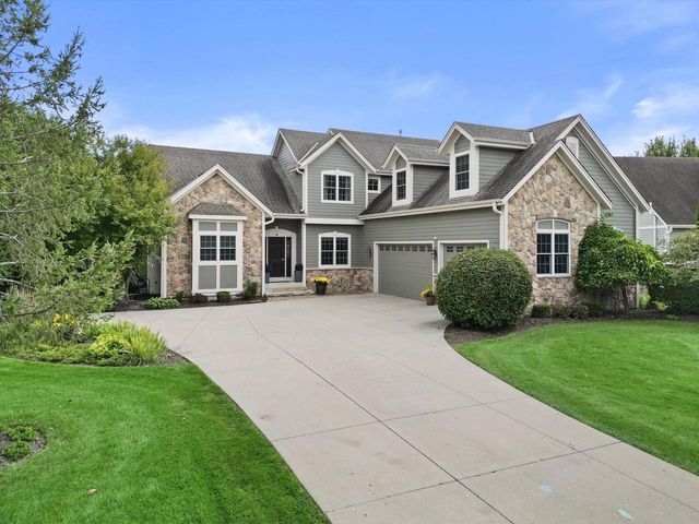 W243N2710 Creekside COURT, Pewaukee, WI 53072