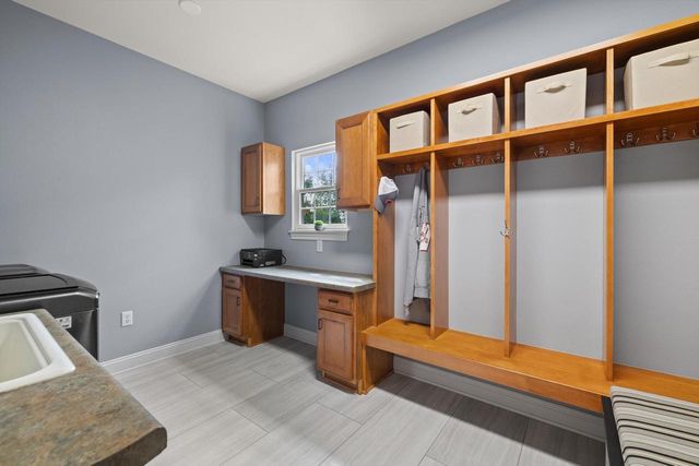 W243N2710 Creekside COURT, Pewaukee, WI 53072
