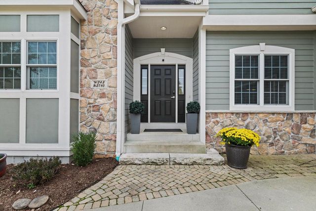 W243N2710 Creekside COURT, Pewaukee, WI 53072