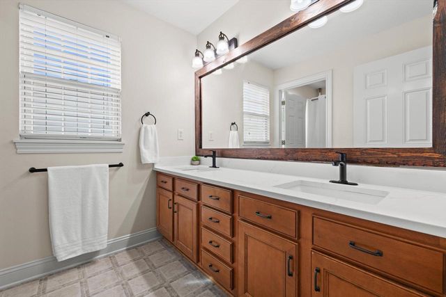 W243N2710 Creekside COURT, Pewaukee, WI 53072