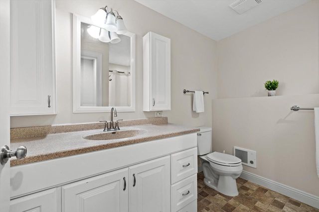 W243N2710 Creekside COURT, Pewaukee, WI 53072