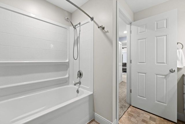 W243N2710 Creekside COURT, Pewaukee, WI 53072