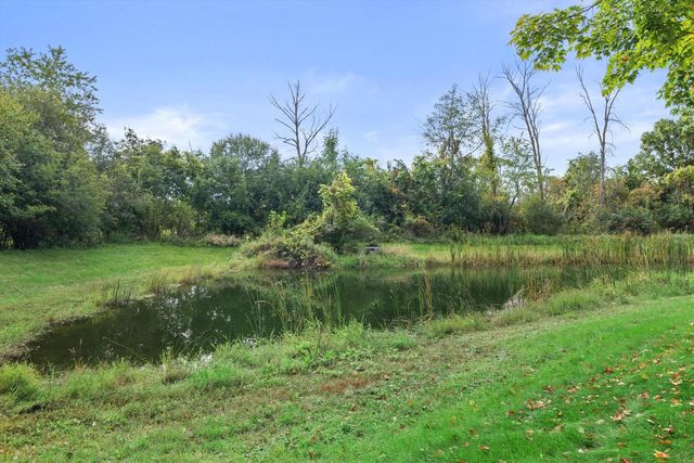 W243N2710 Creekside COURT, Pewaukee, WI 53072
