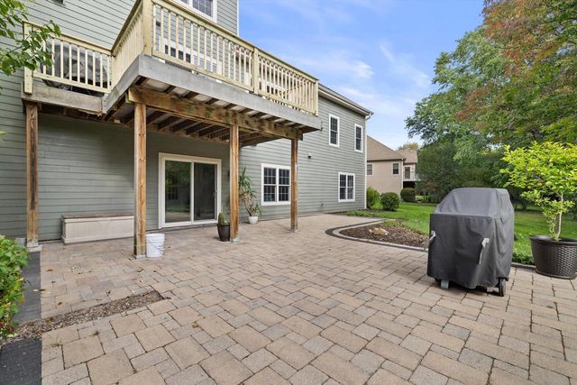 W243N2710 Creekside COURT, Pewaukee, WI 53072