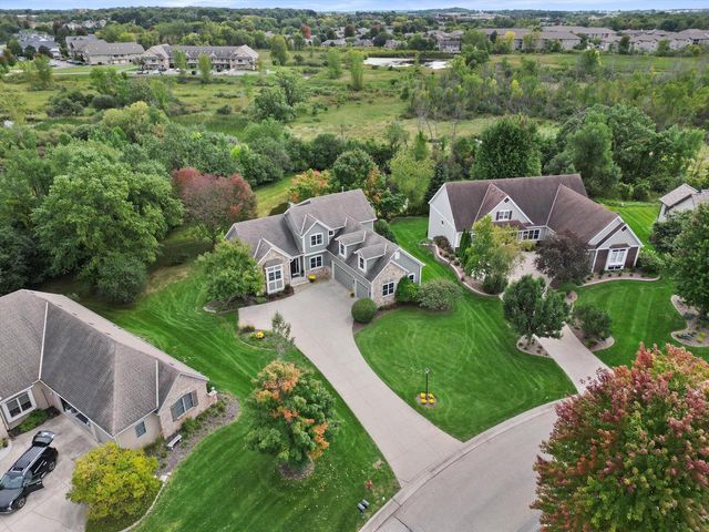 W243N2710 Creekside COURT, Pewaukee, WI 53072