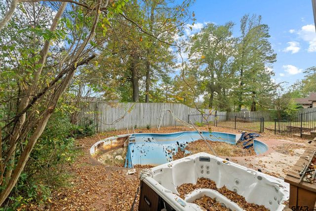 1811 Picadilly Place, Tyler, TX 75703