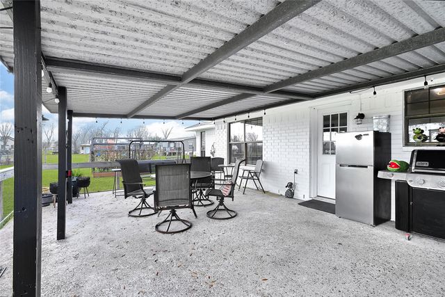 2123 County Road 172, Alvin, TX 77511