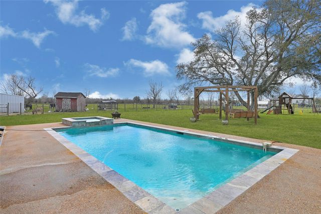 2123 County Road 172, Alvin, TX 77511