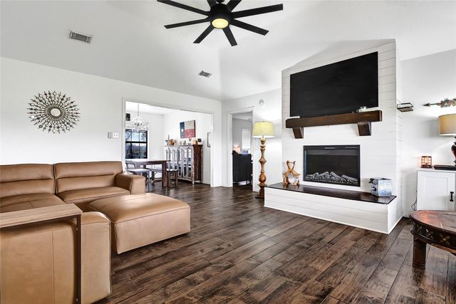 2123 County Road 172, Alvin, TX 77511