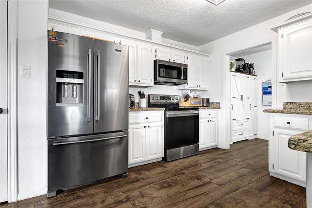 2123 County Road 172, Alvin, TX 77511