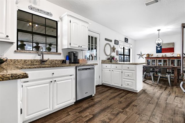 2123 County Road 172, Alvin, TX 77511