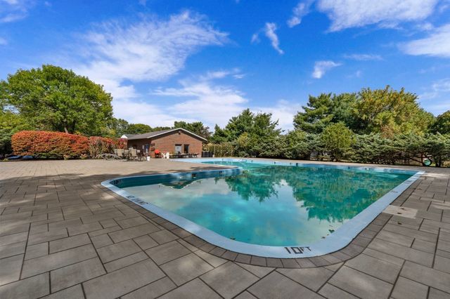 213 Rock St K10, Norwood, MA 02062