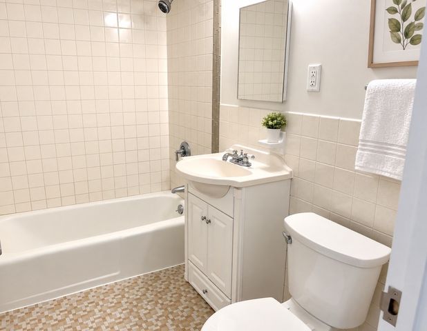 213 Rock St K10, Norwood, MA 02062