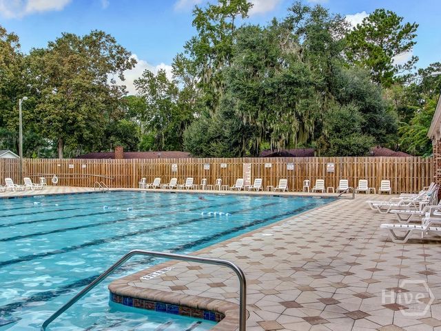 2 St Ives Dr, Savannah, GA 31419