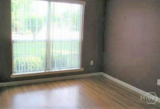 2 St Ives Dr, Savannah, GA 31419