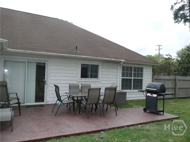 2 St Ives Dr, Savannah, GA 31419