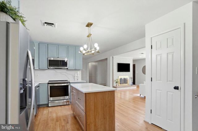 704 CHAPEL RIDGE RD, Lutherville Timonium, MD 21093