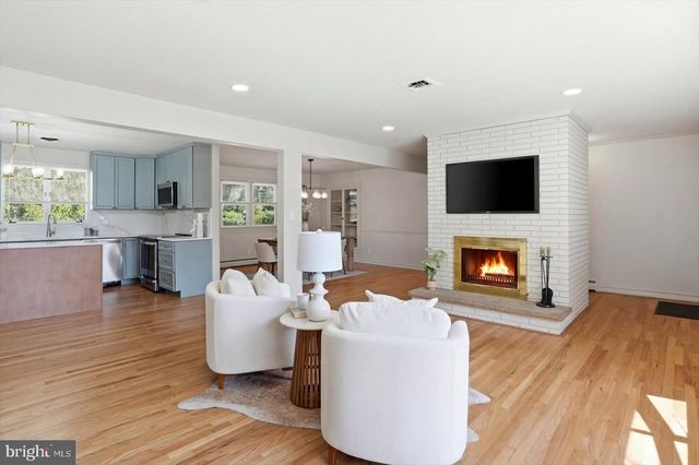 704 CHAPEL RIDGE RD, Lutherville Timonium, MD 21093