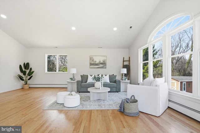 704 CHAPEL RIDGE RD, Lutherville Timonium, MD 21093