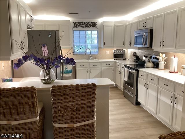 782 Eagle Creek DR 202, Naples, FL 34113