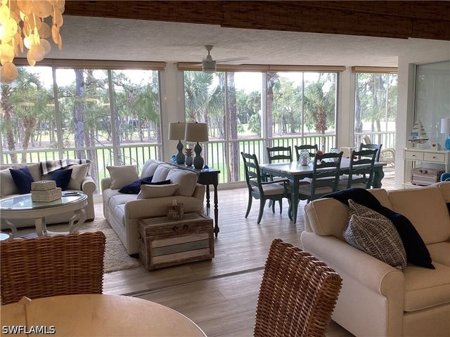 782 Eagle Creek DR 202, Naples, FL 34113