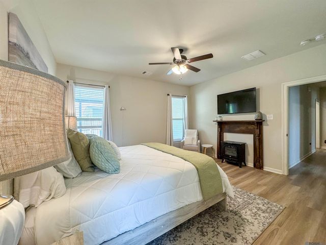 9698 S Grand Marsh Ct, Denham Springs, LA 70726