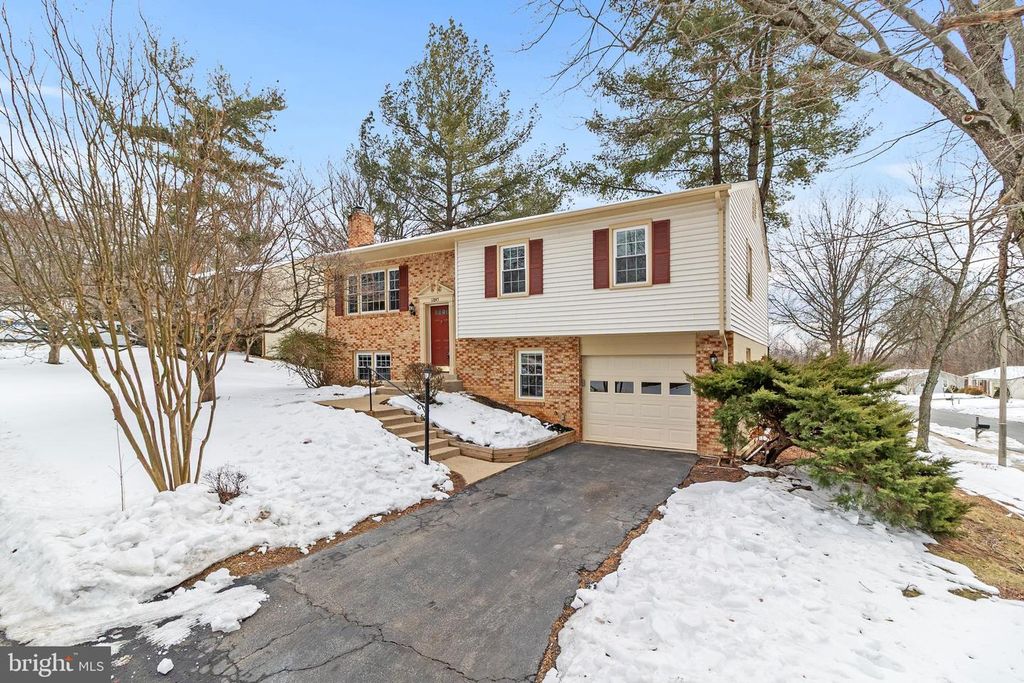 12485 HEDGES RUN DR, Woodbridge, VA 22192