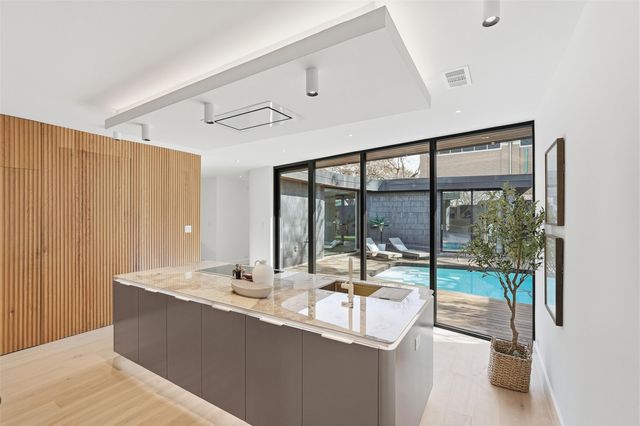 6822 Victoria Avenue, Dallas, TX 75209