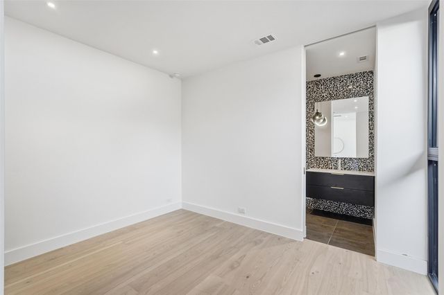 6822 Victoria Avenue, Dallas, TX 75209